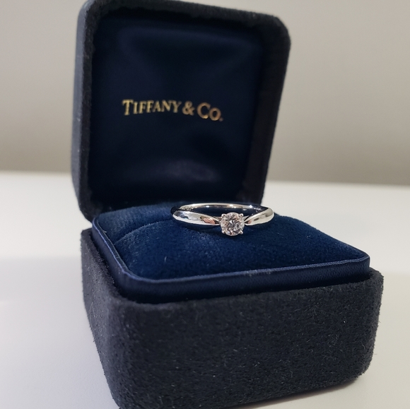 0.18 CT Tiffany & Co Diamond Harmony Ring - Picture 5 of 12